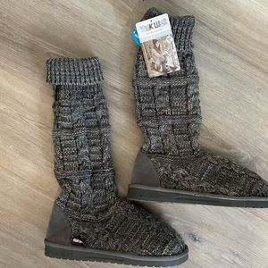 Muk Luks cable knit grey boots. Size 10. NWT